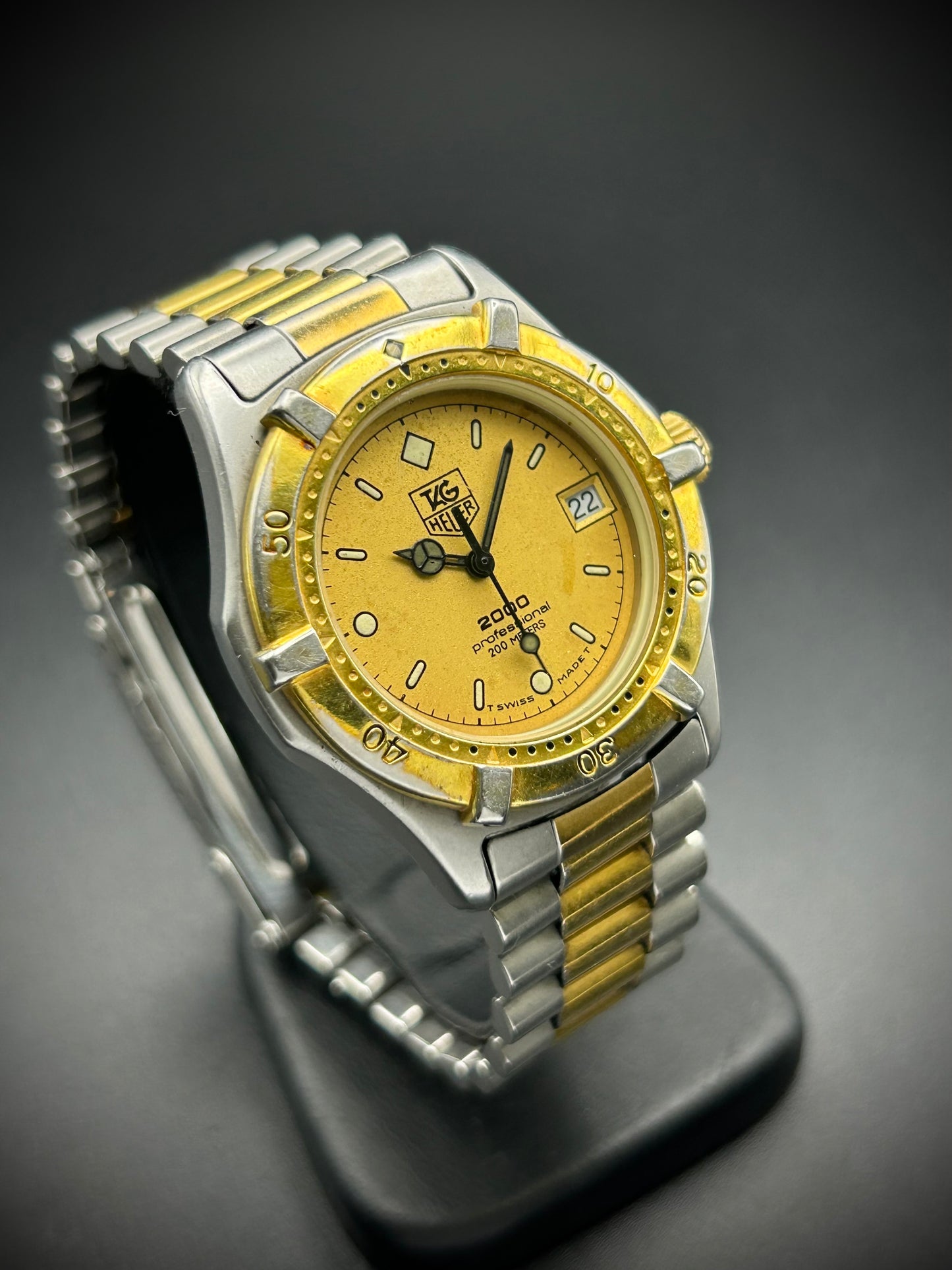 Tag Heuer Professional 2000
