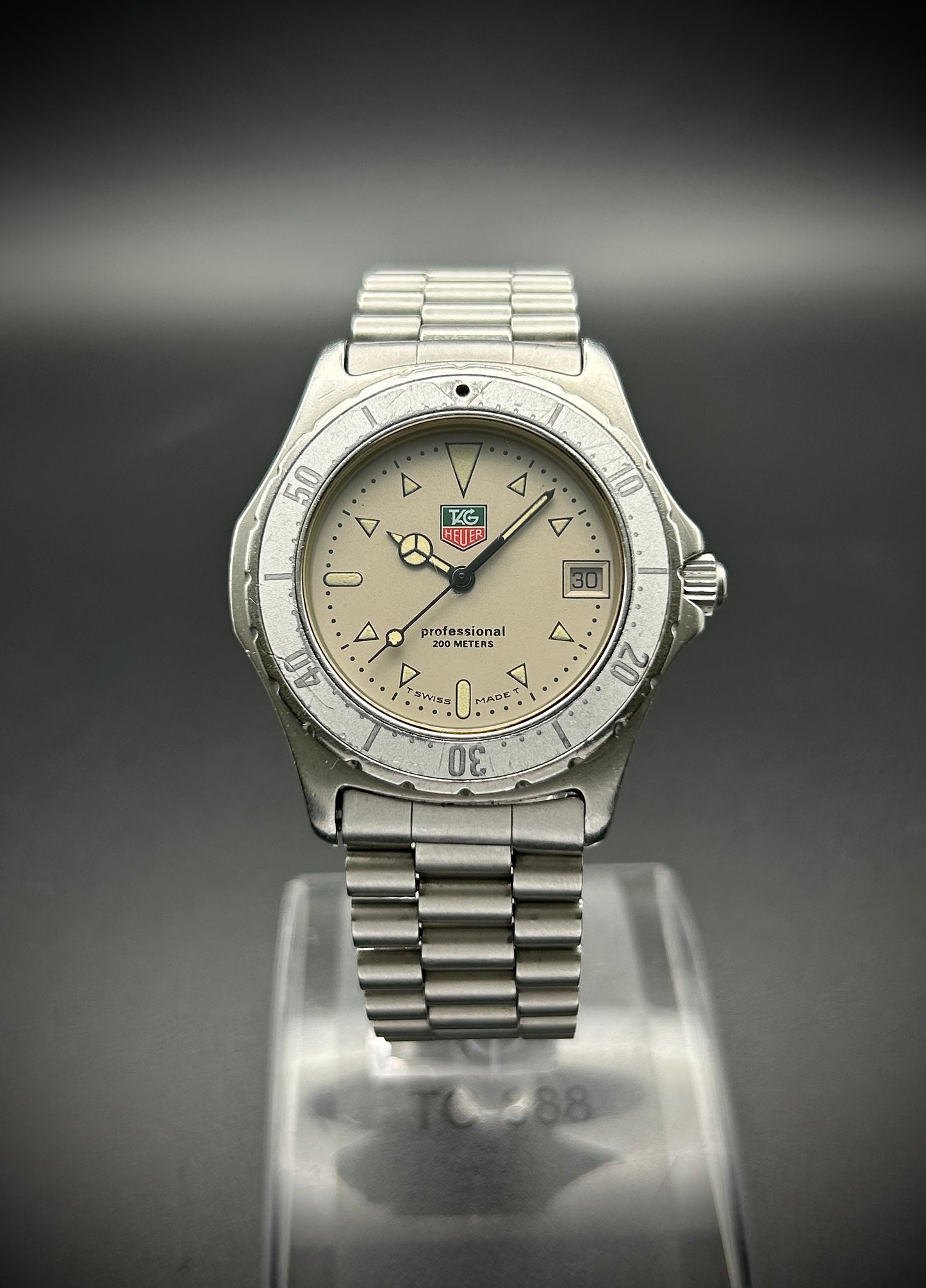 Tag Heuer Professional 2000