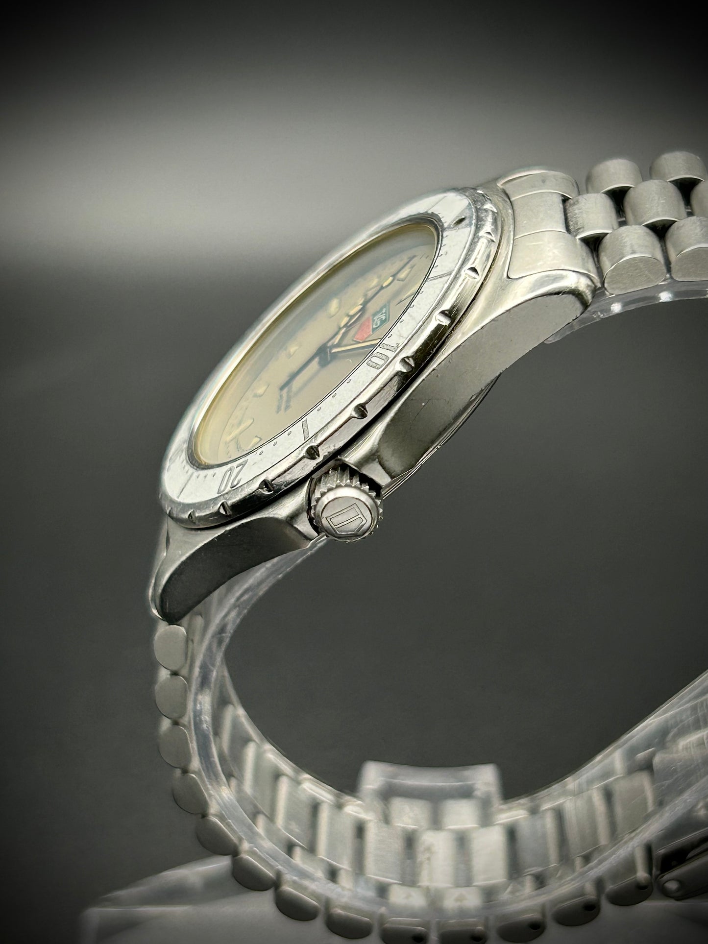 Tag Heuer Professional 2000