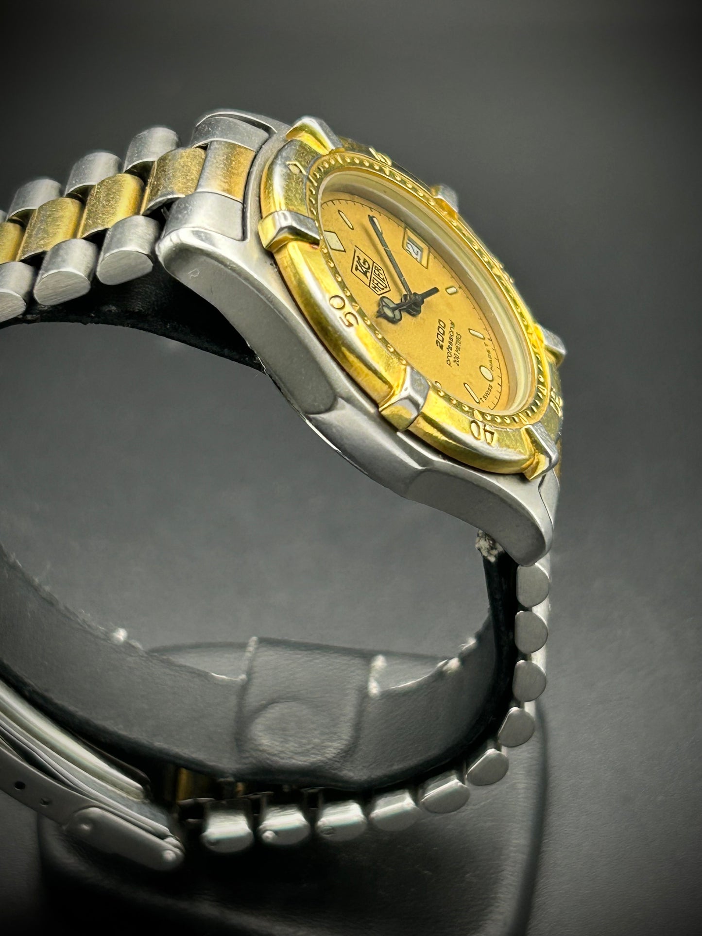 Tag Heuer Professional 2000