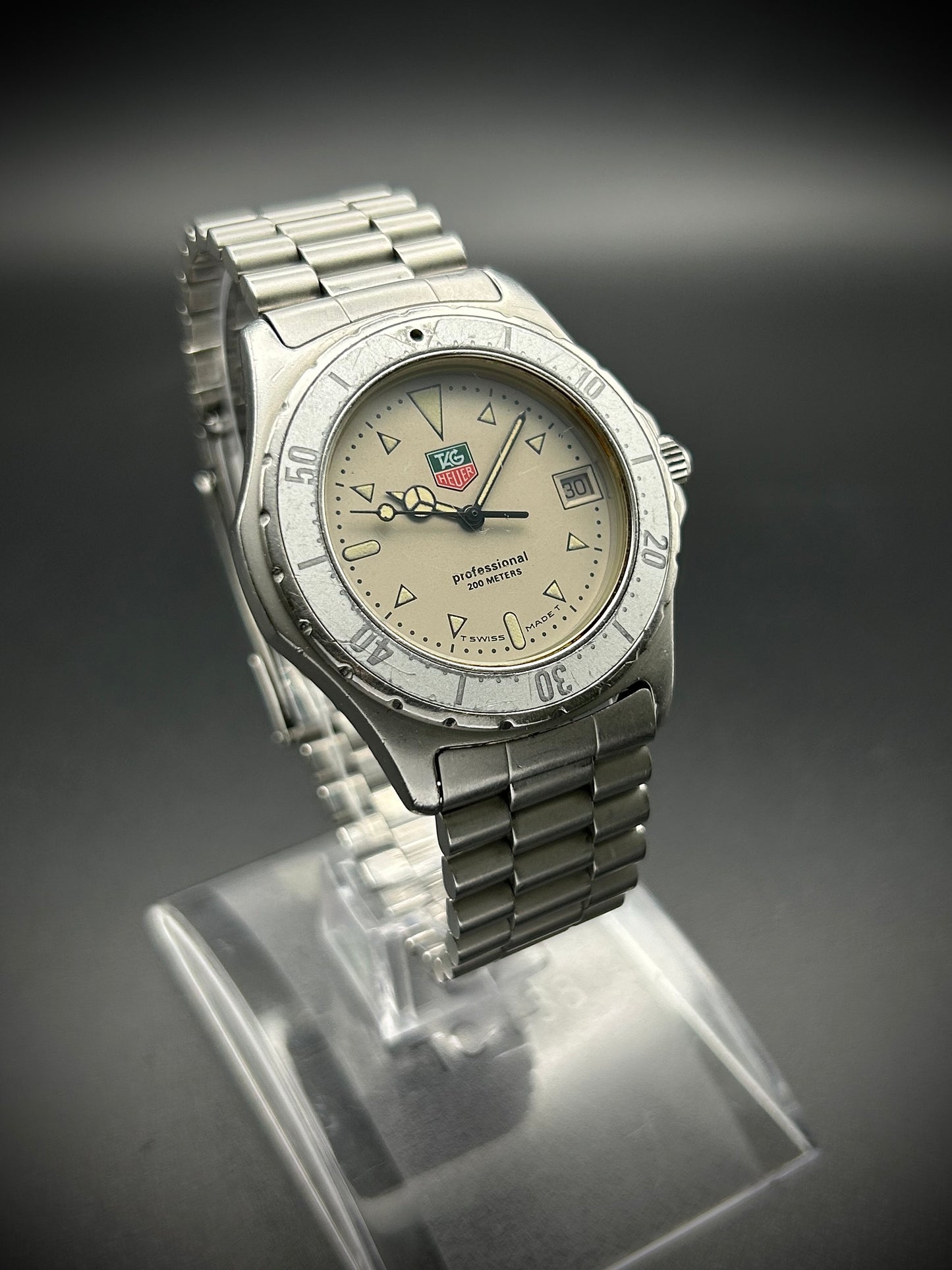 Tag Heuer Professional 2000