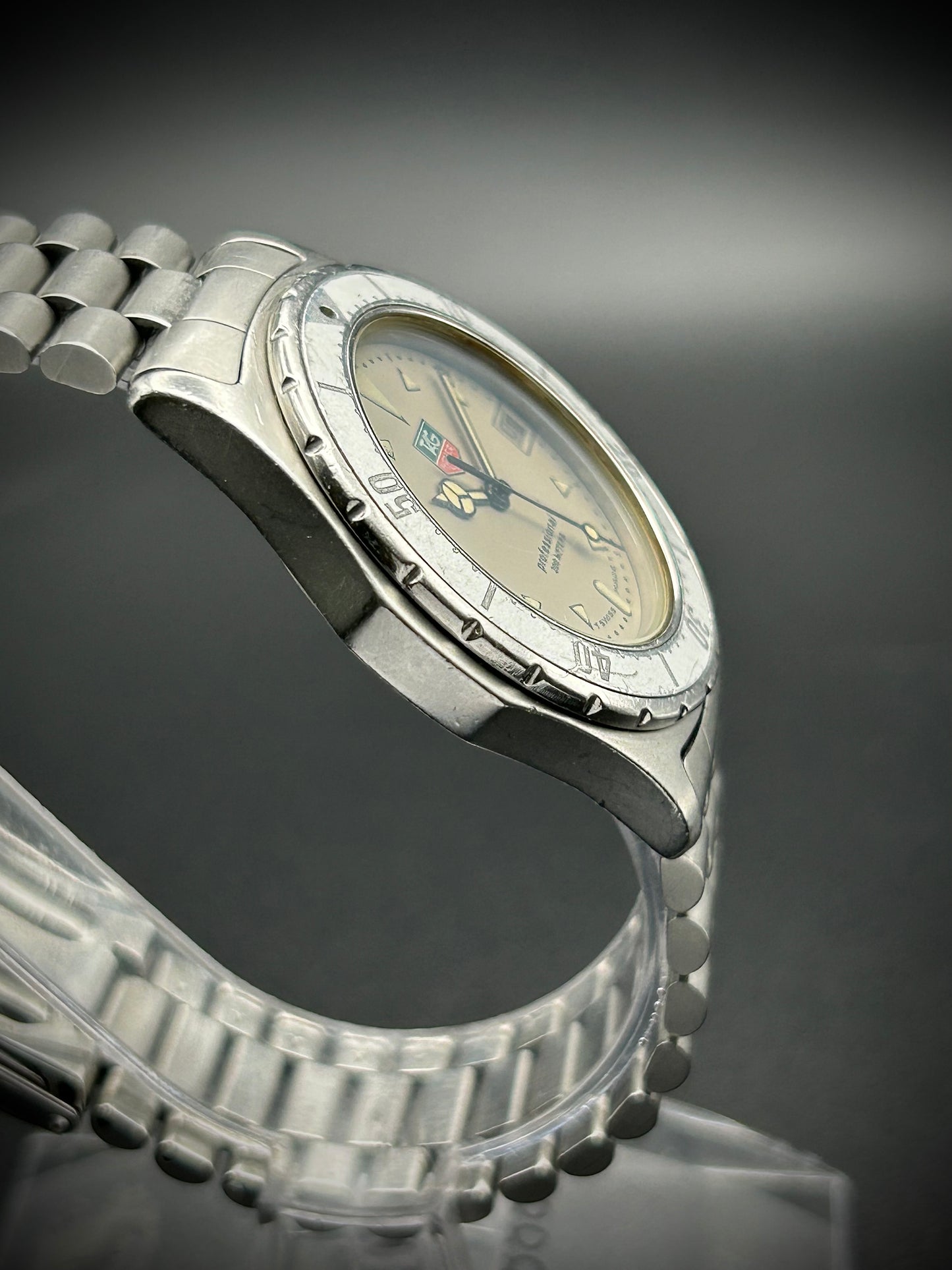 Tag Heuer Professional 2000